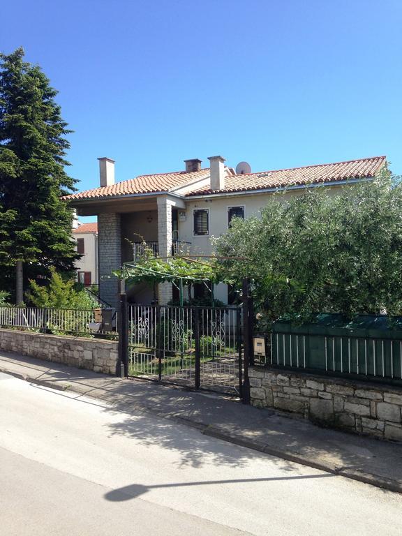 Guest House Slavica Pula Exterior photo